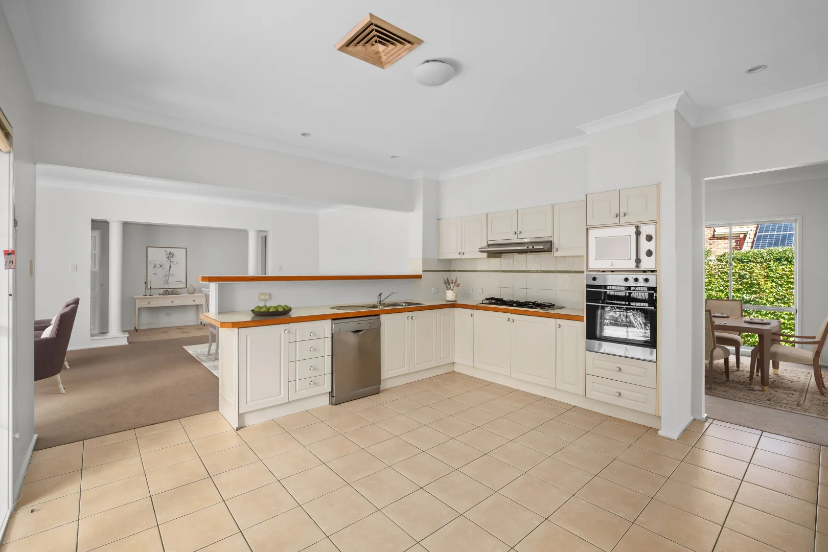 27 Oxley Drive, Bowral NSW 2576 photo 4