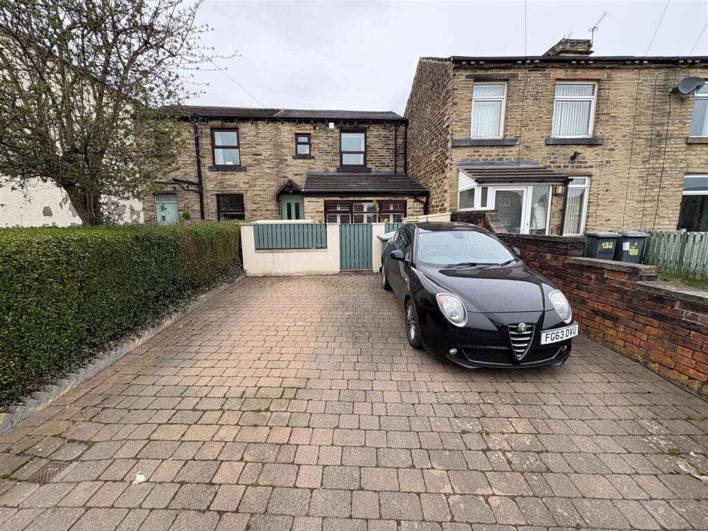 Whitechapel Road, Cleckheaton