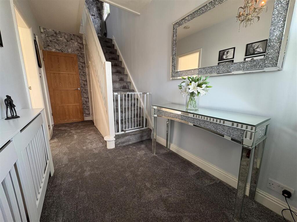 Fieldway, Clayton, Bradford photo 5