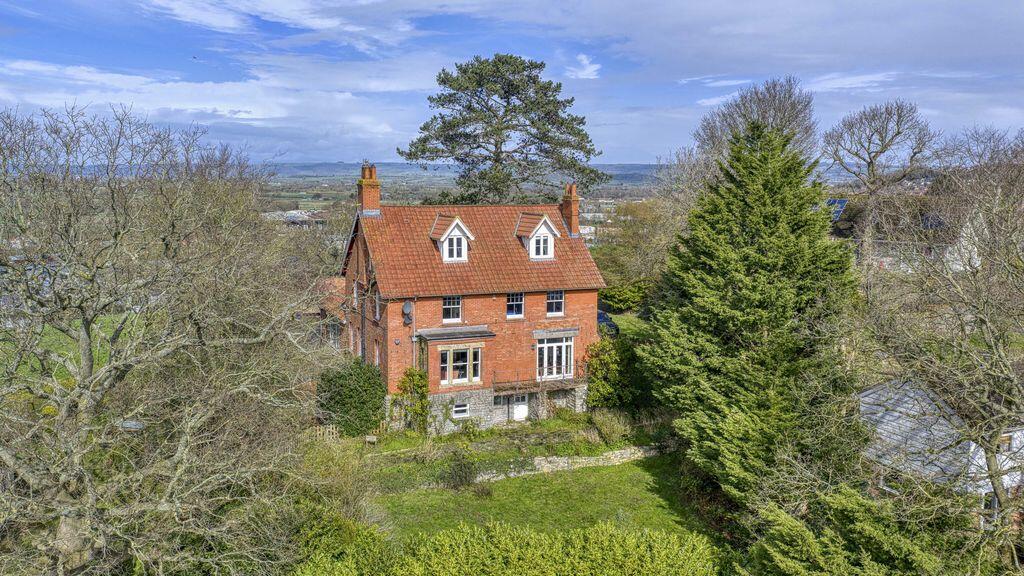 Substantial Victorian House in elevated location in Glastonbury