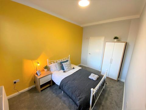 Room 4, Sir Thomas Whites Road, Chapelfields, Coventry CV5, Room to rent