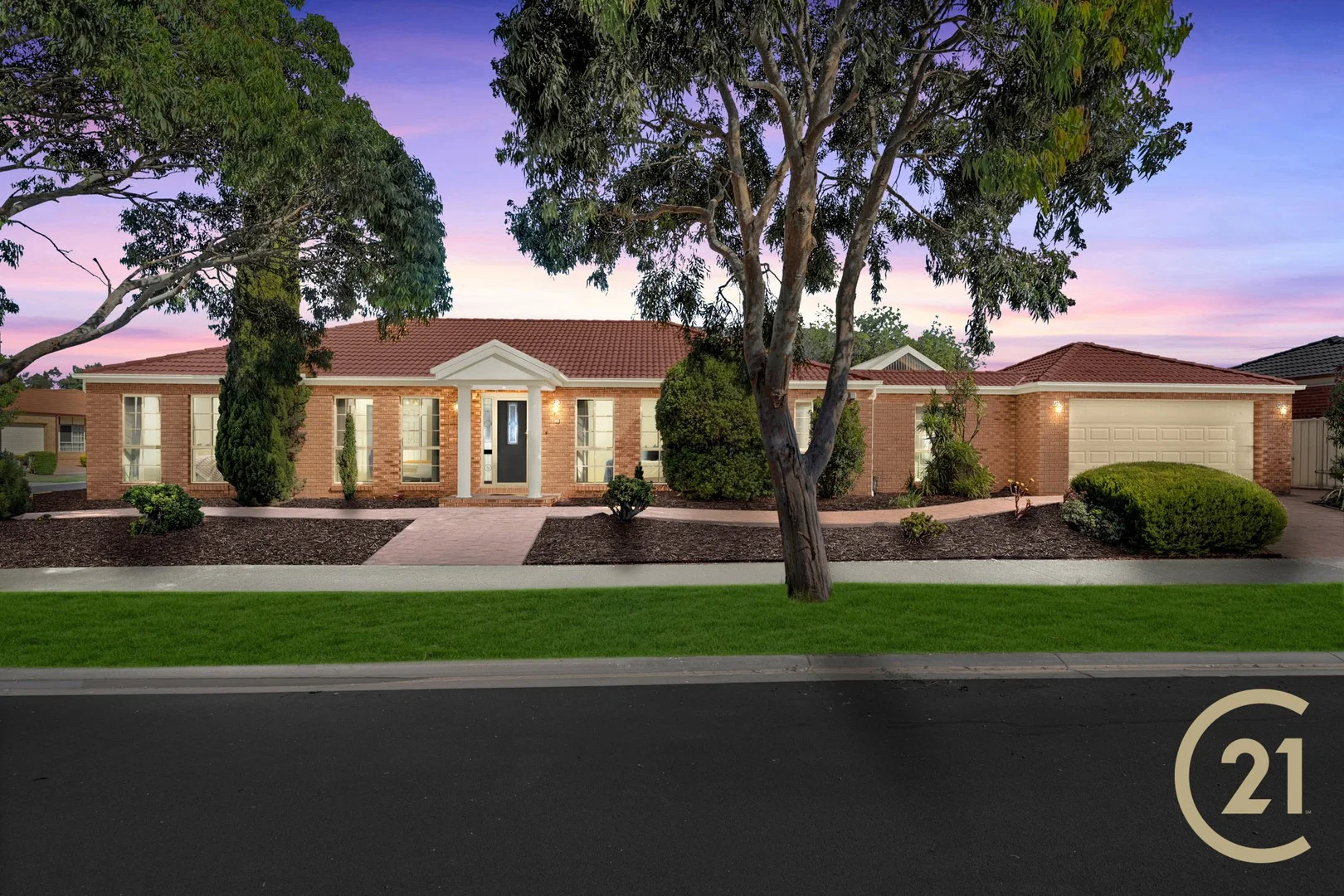 6 Lind Place, Caroline Springs VIC 3023