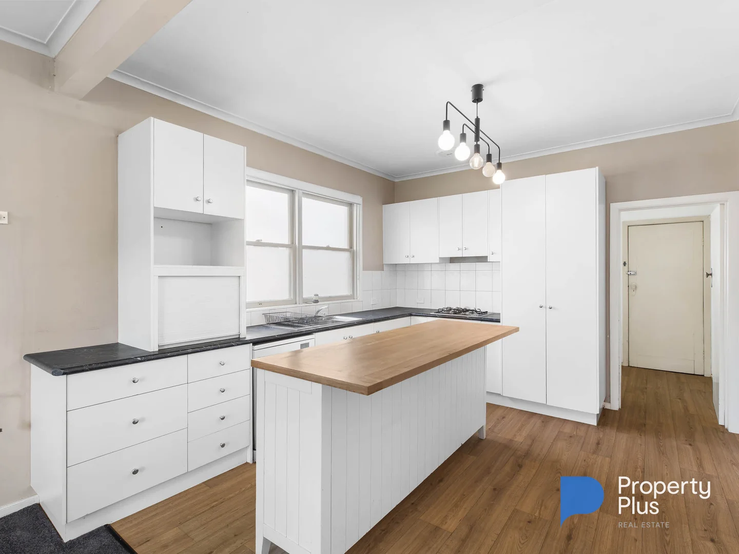 320 High Street, Kangaroo Flat VIC 3555 photo 2