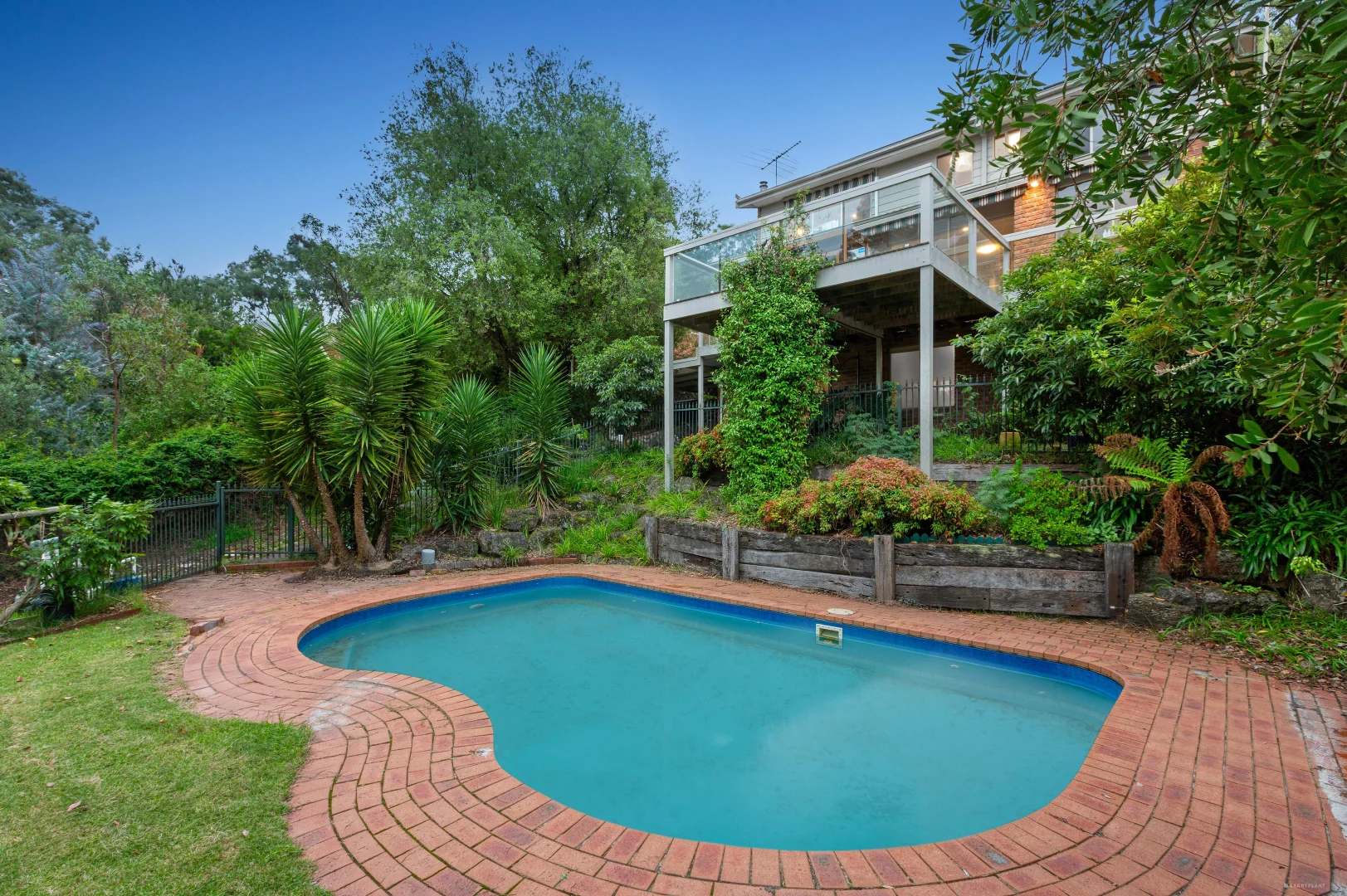 33 Maroong Drive, Research VIC 3095