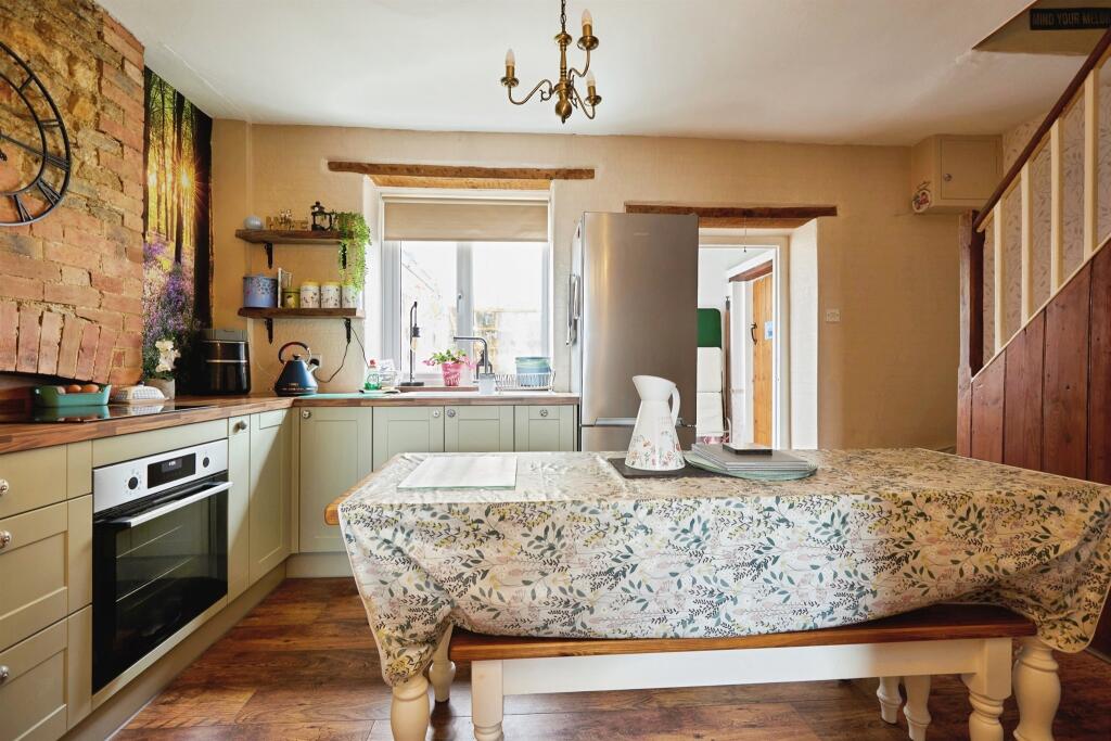 Priory Villas, WINCANTON photo 4