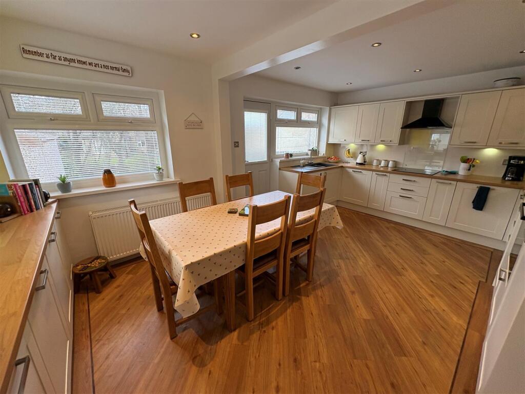 Oakleigh Avenue, Clayton, Bradford photo 5