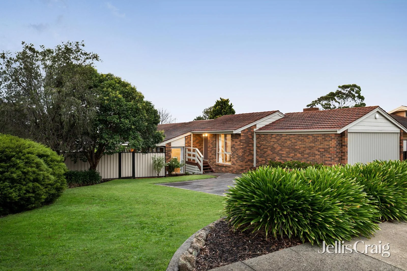 6 Larool Avenue, St Helena VIC 3088