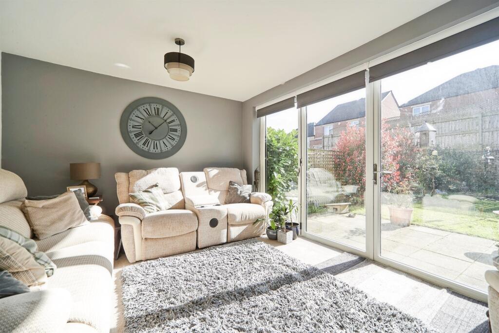 Valley View Drive, Apperley Bridge, Bradford photo 3