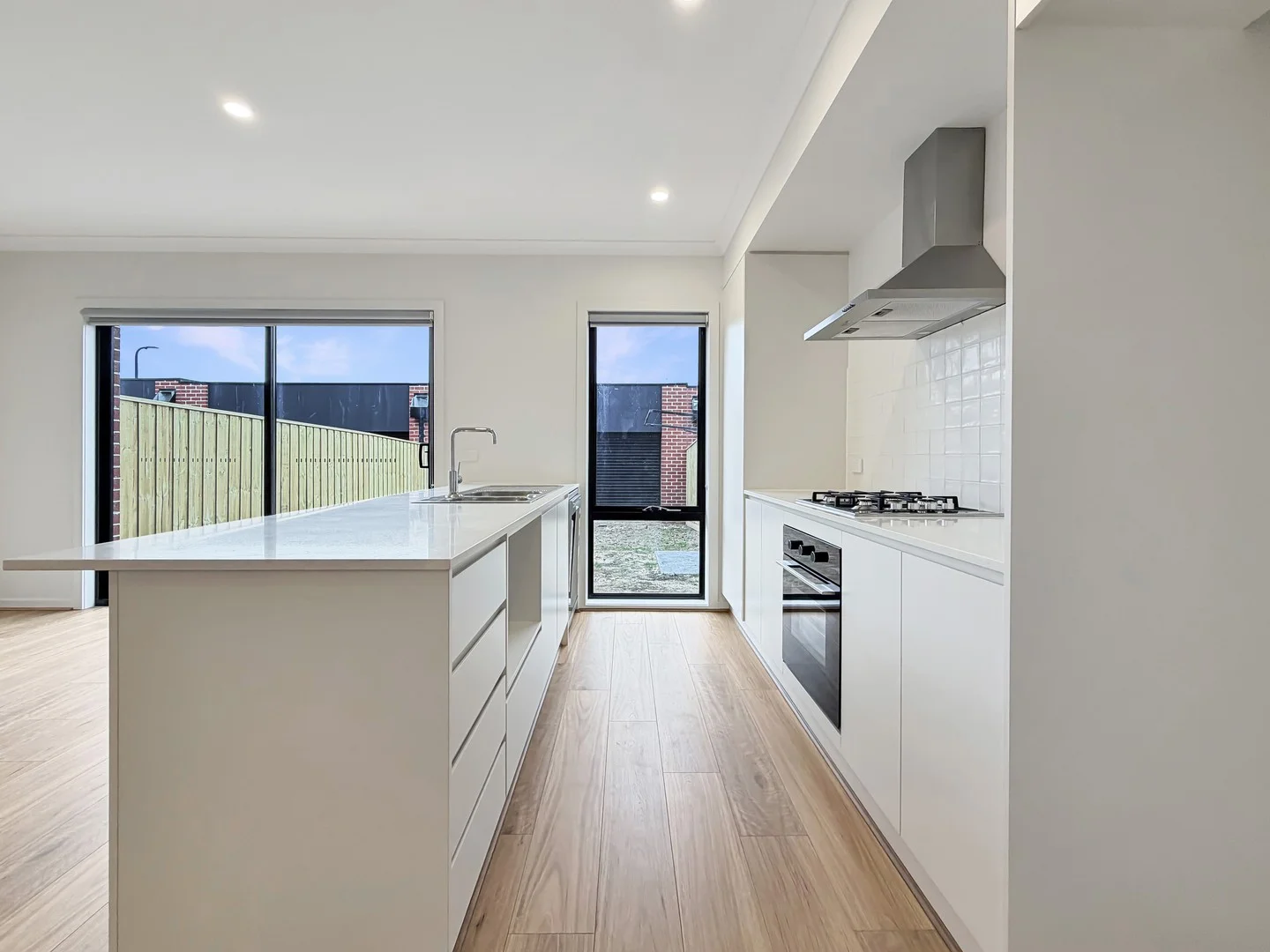 12 Avi Walk, Armstrong Creek VIC 3217