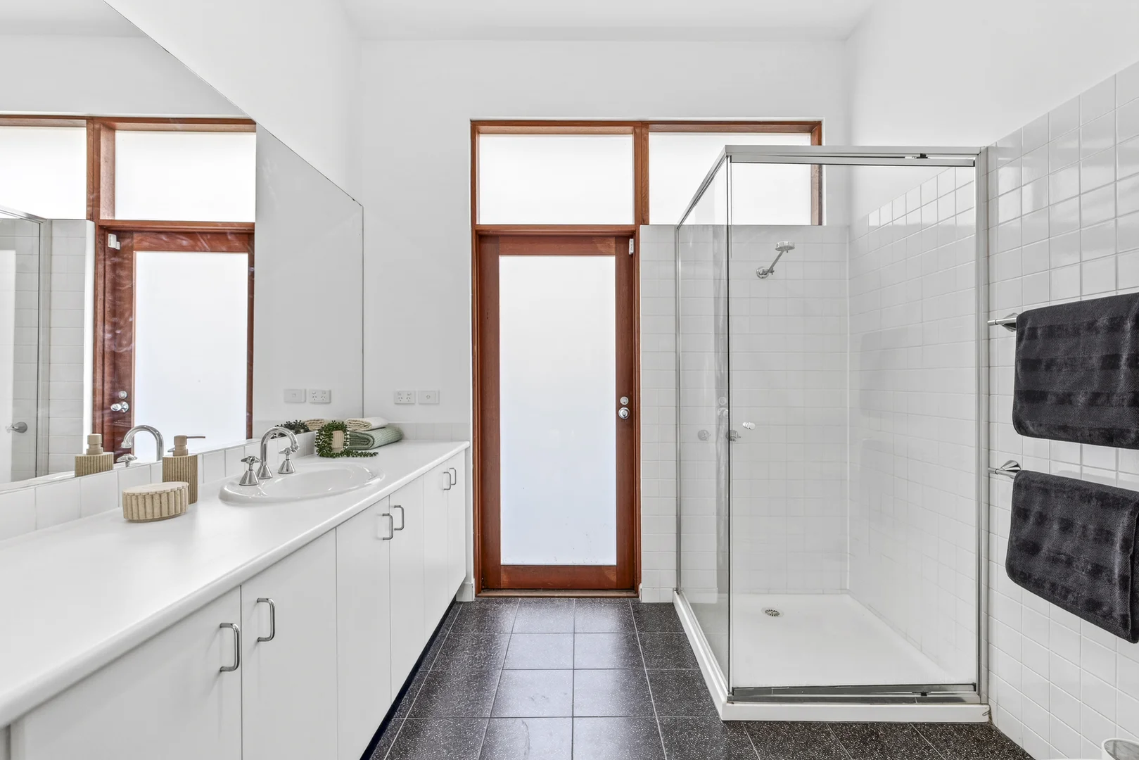 Additional image 9 of 35 Kambrook Road, Caulfield North VIC 3161