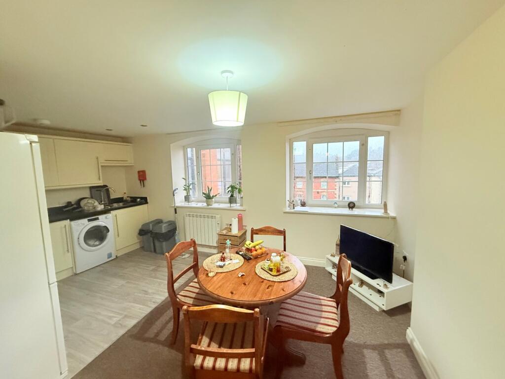 8 Sherborne Road, Yeovil, BA21 photo 2