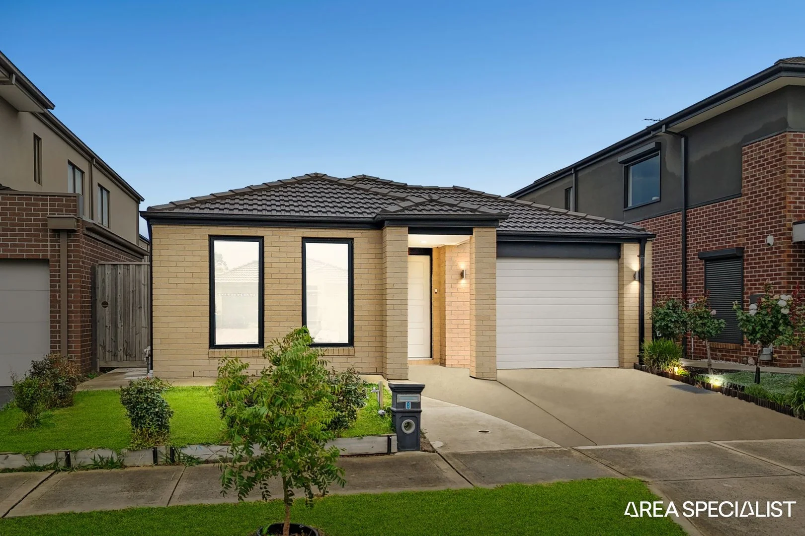 Additional image 2 of 8 Dalziell Crescent, Cranbourne North VIC 3977