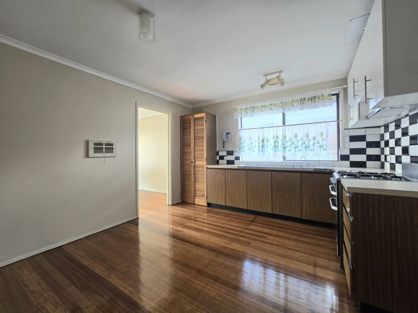 27 Wimmera Crescent, Keilor Downs VIC 3038 photo 2