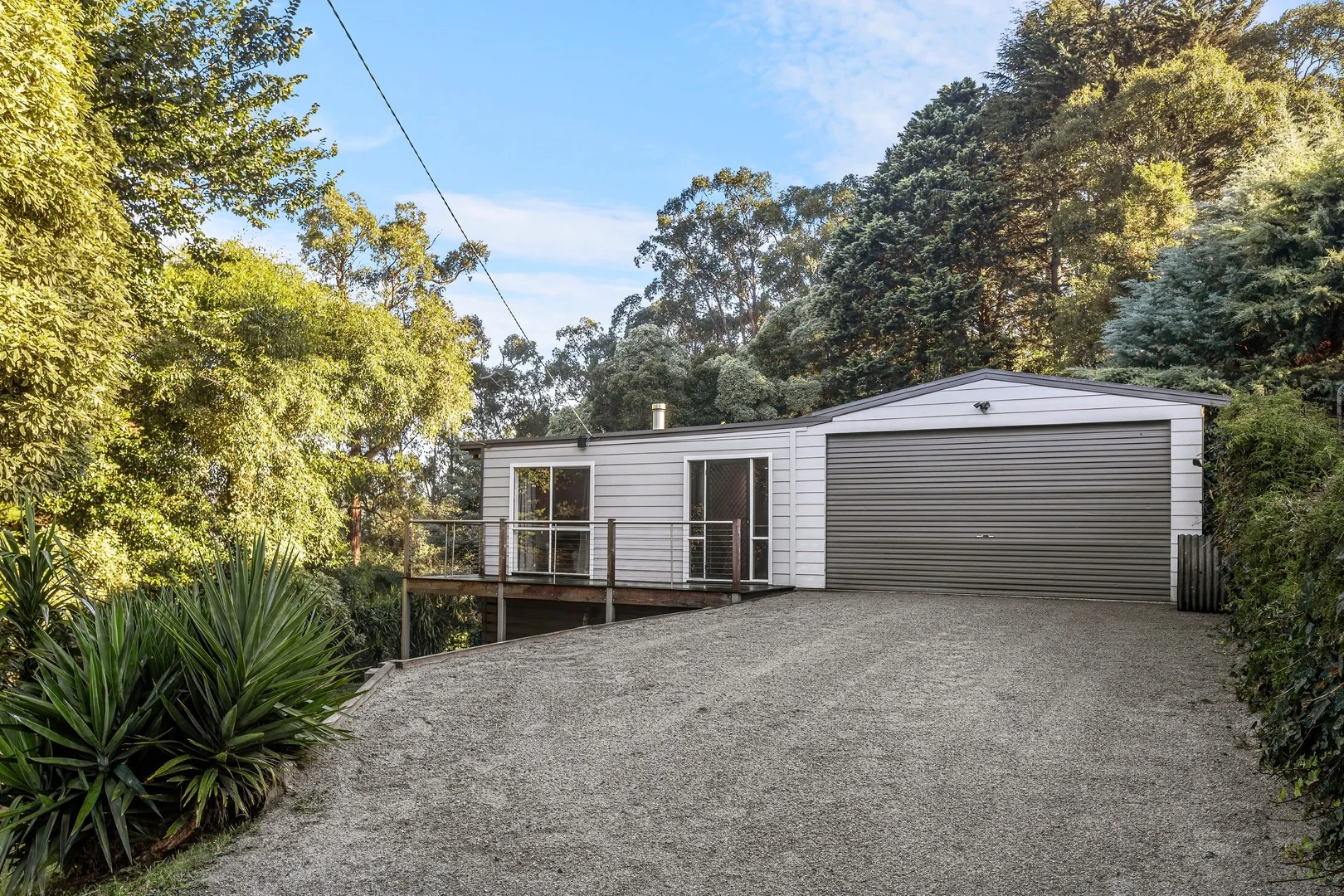 6 Cockatoo Avenue, Cockatoo VIC 3781
