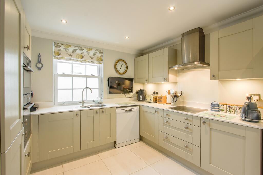 14 Hillrick Crescent, Yeovil photo 3