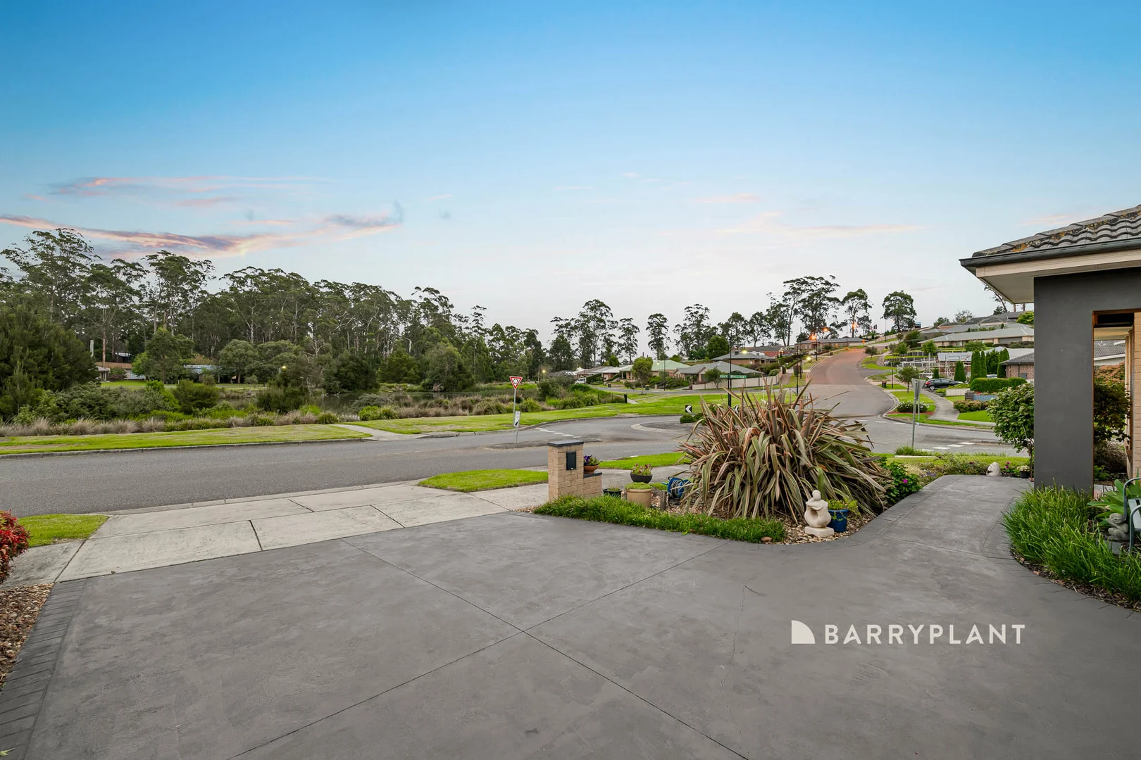 22 Waterside Drive, Drouin VIC 3818 photo 4
