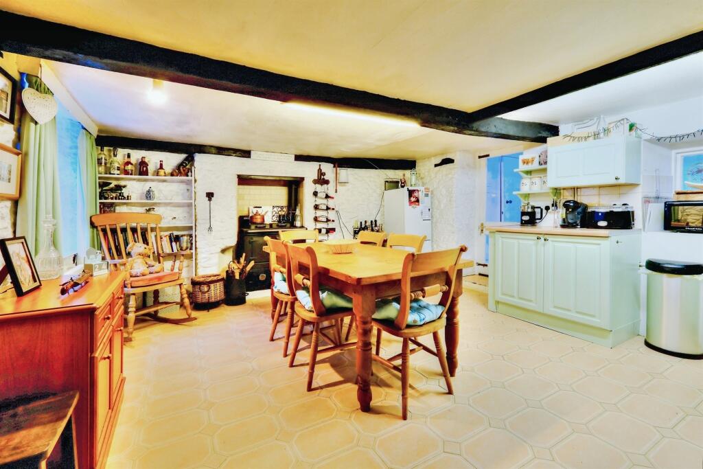 Additional image 7 of High Street, Henstridge, Templecombe