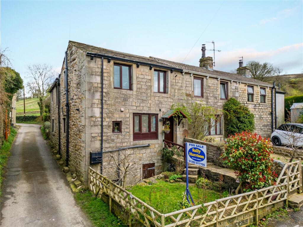 Dotcliffe Road, Kelbrook, Barnoldswick, Lancashire, BB18
