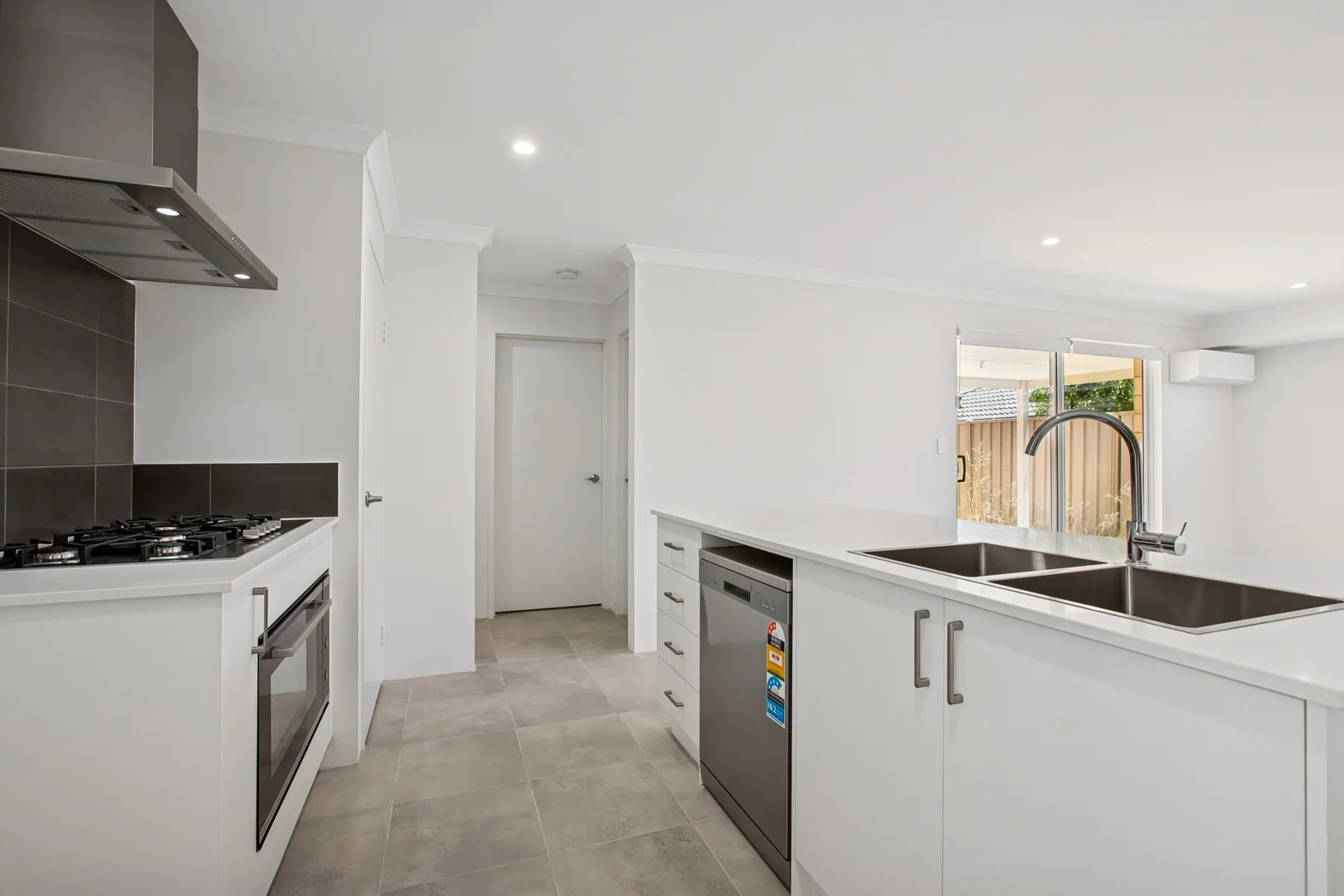 4 Citrine Way, Karnup WA 6176