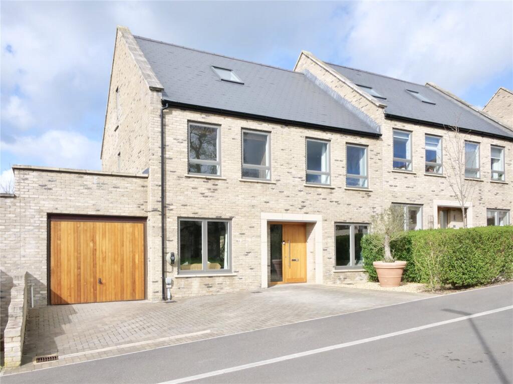 Five Bedroom Modern Family Home in Castle Carey