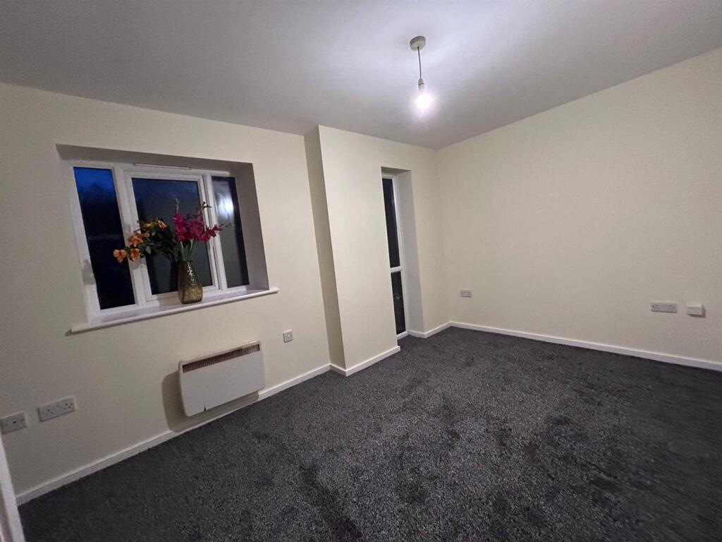 Additional image 5 of Hollin Bank Court, Blackburn, BB2 4GY