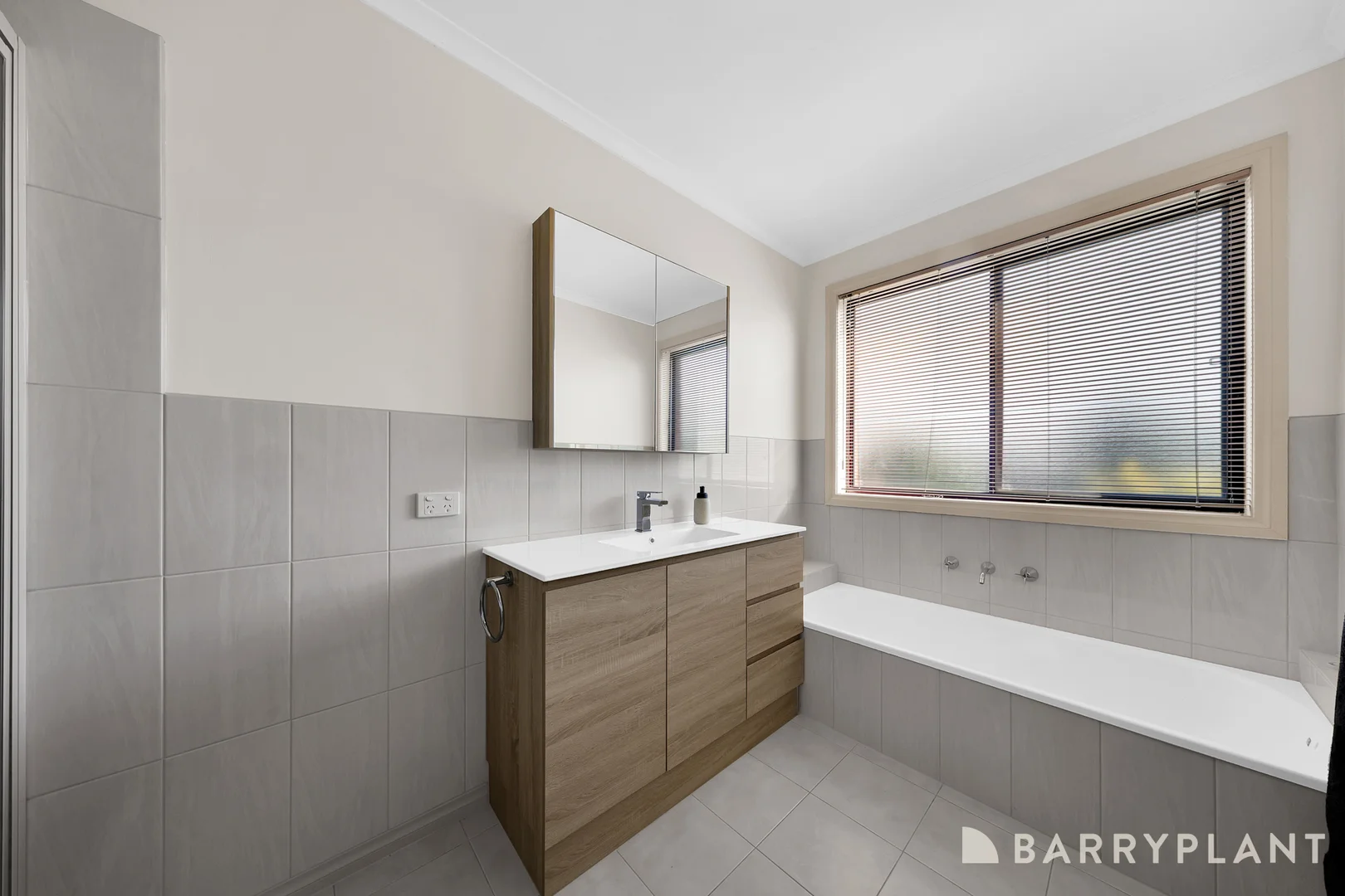Additional image 7 of 2/5 Hillas Court, Mill Park VIC 3082