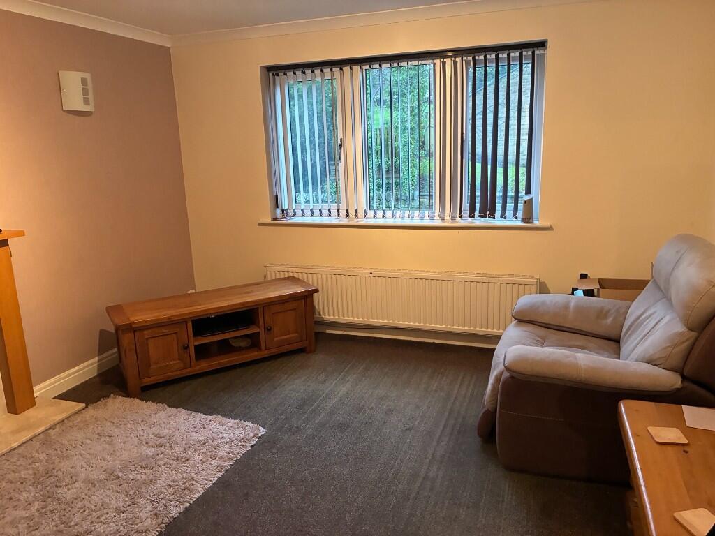 Laurel Park, BD15 photo 4