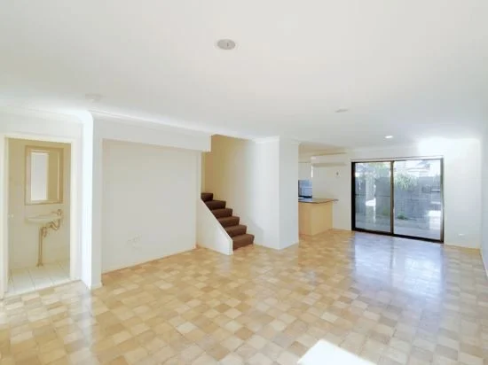 Unit 6/64 Gilston Rd, Nerang QLD 4211 photo 2