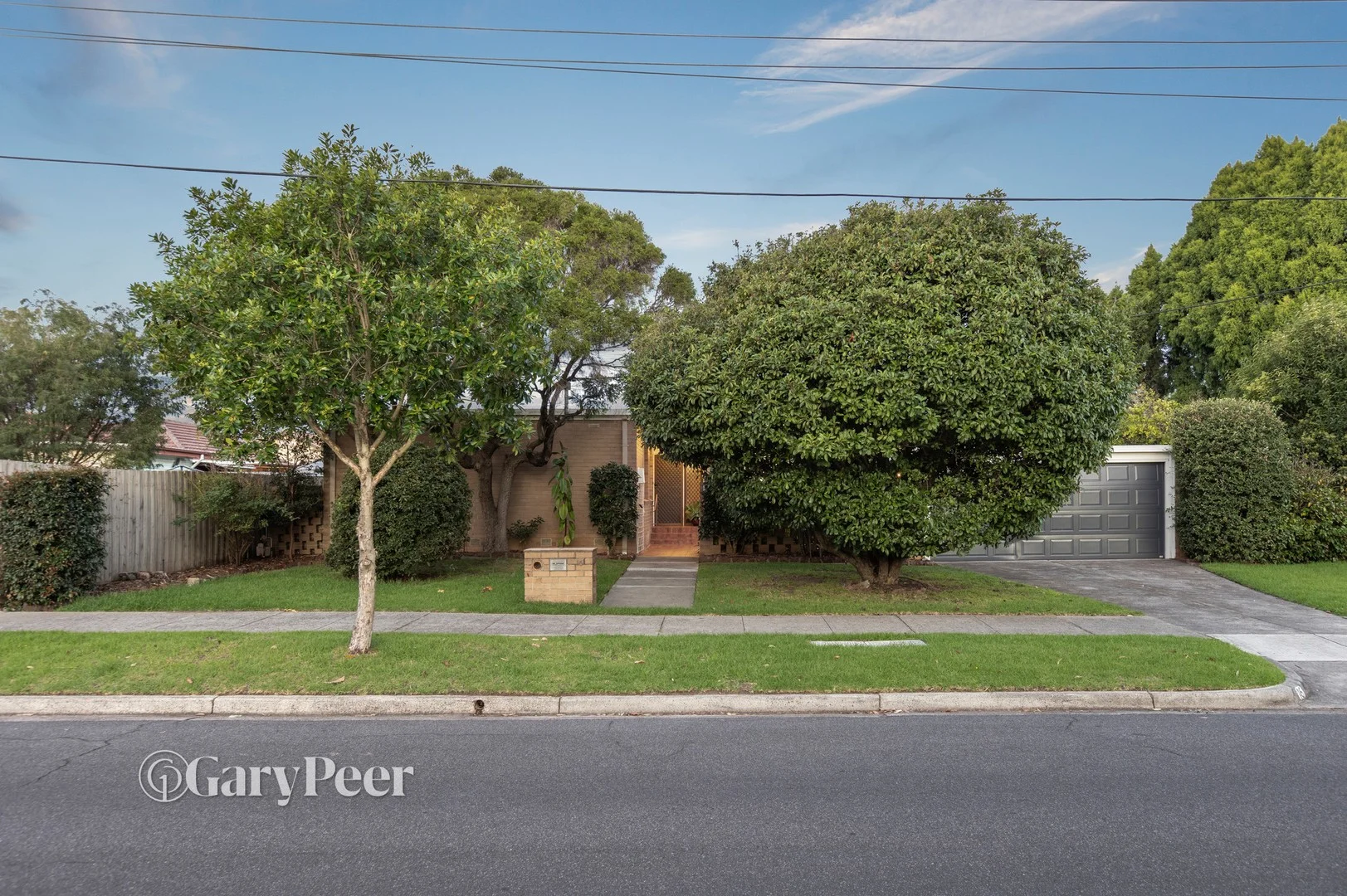 16 Wattle Grove, McKinnon VIC 3204