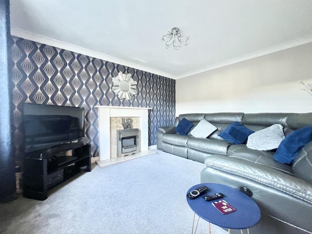 Additional image 6 of Hawks Rise, Yeovil, Somerset - Four Double Bedrooms