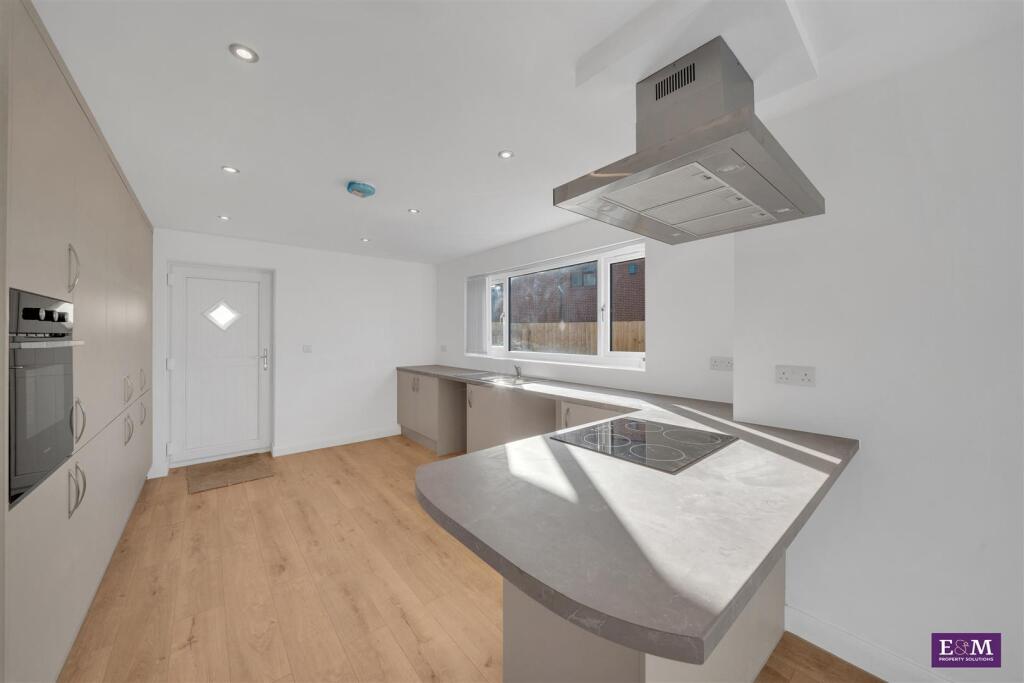 Southern Court, Burnley photo 3
