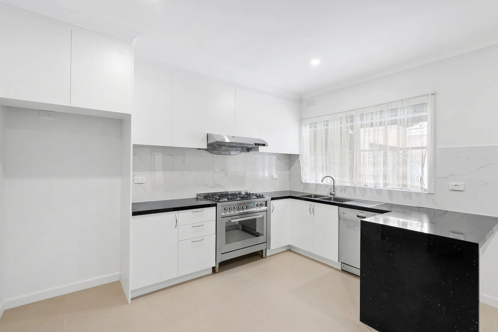 5 Roslyn Street, Burwood VIC 3125