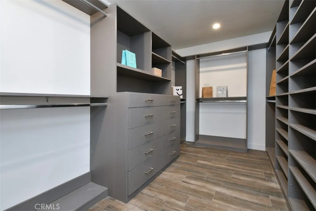 Additional image 102 of 15576 Hesby St, Encino, CA 91436