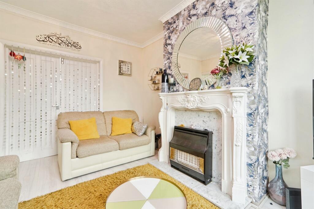 Oakworth Road, Keighley photo 5