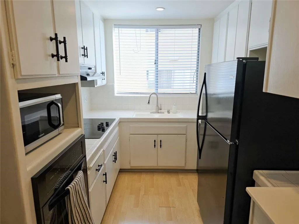 Additional image 16 of 5429 Newcastle Avenue Unit 211, Encino, CA 91316