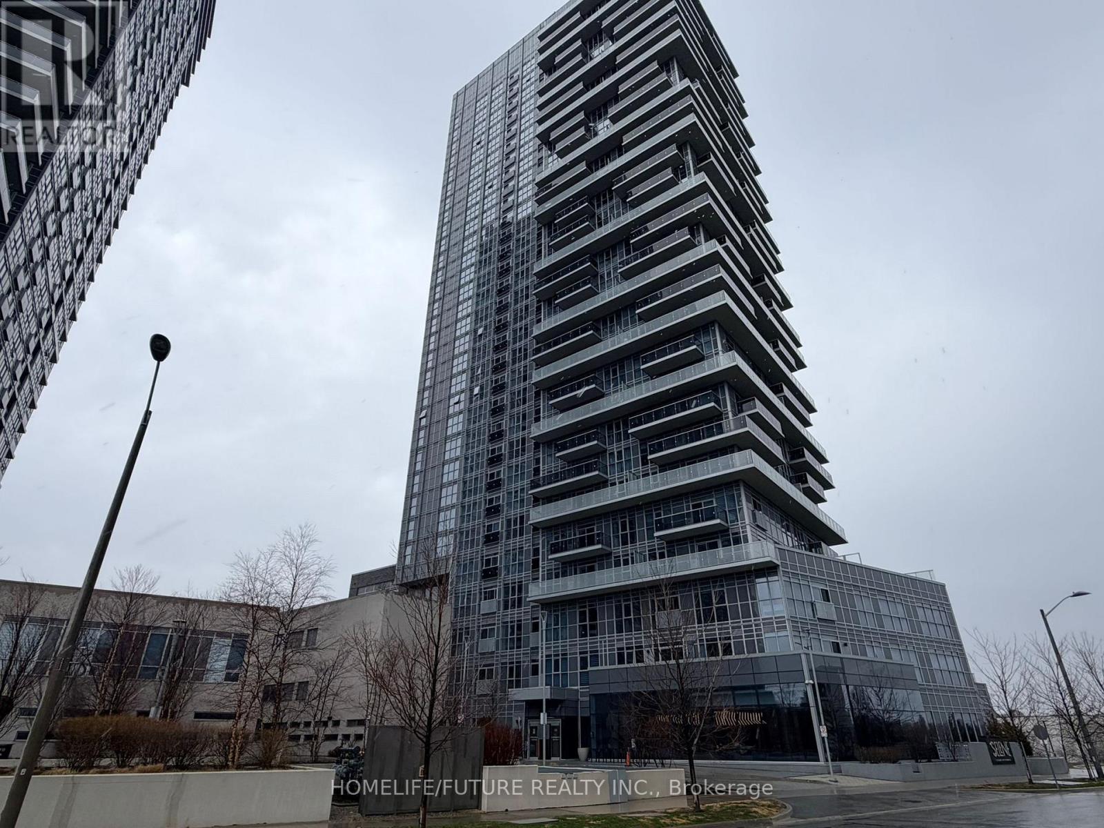 204 - 225 VILLAGE GREEN SQUARE