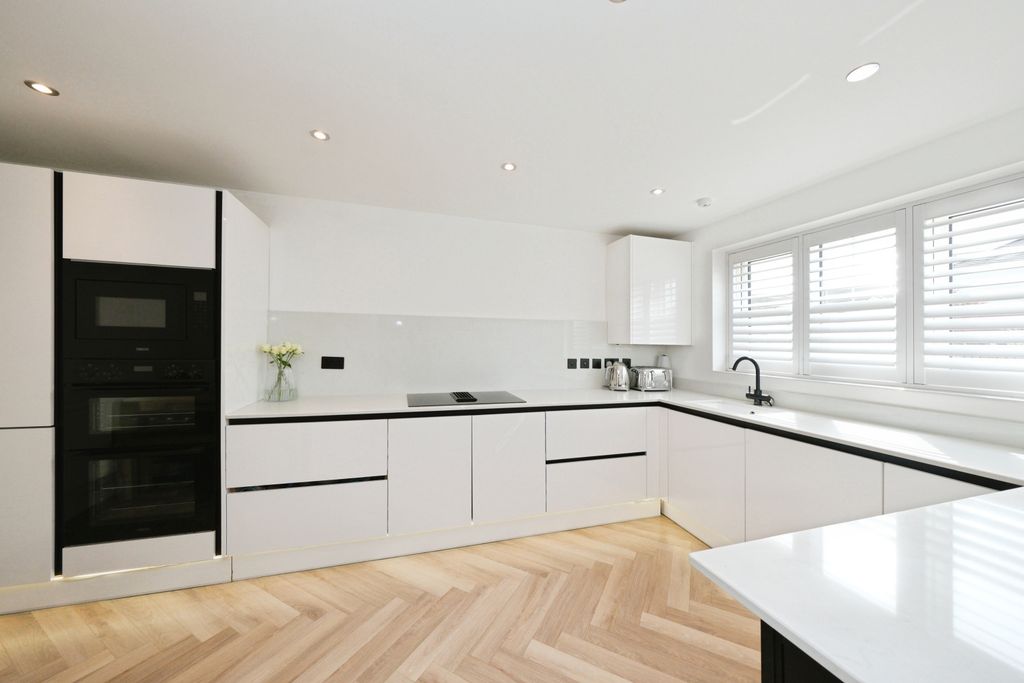 Additional image 6 of 4 bed semi-detached house for salePennington Way, Nottingham NG15