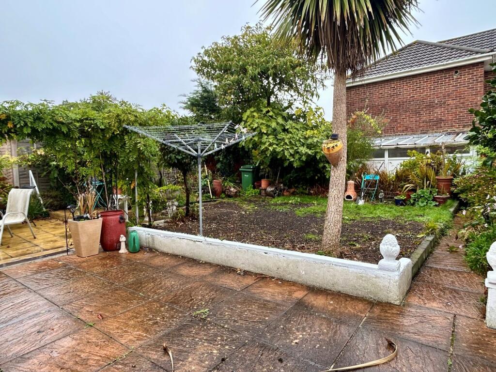 Gorleston Road, BRANKSOME, BH12 photo 2