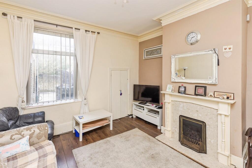 Summerseat Place, Bradford photo 2