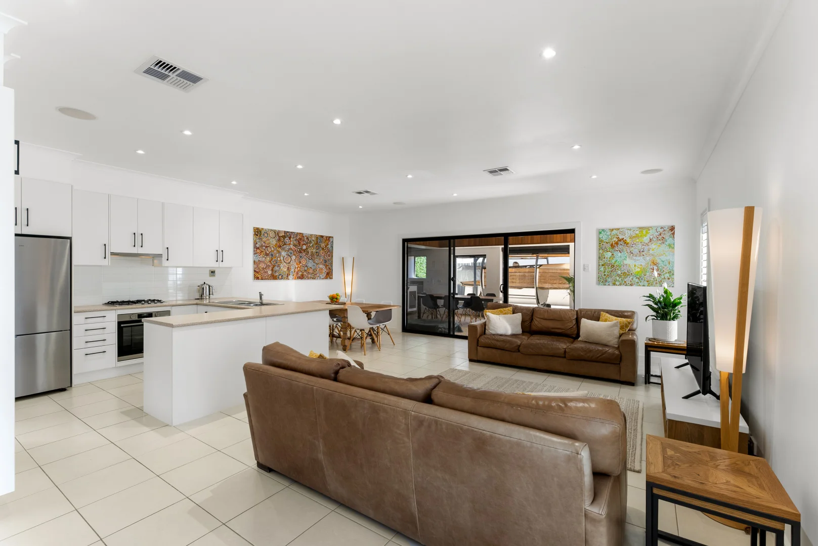 2 Nambucca Avenue, West Lakes Shore SA 5020 photo 5