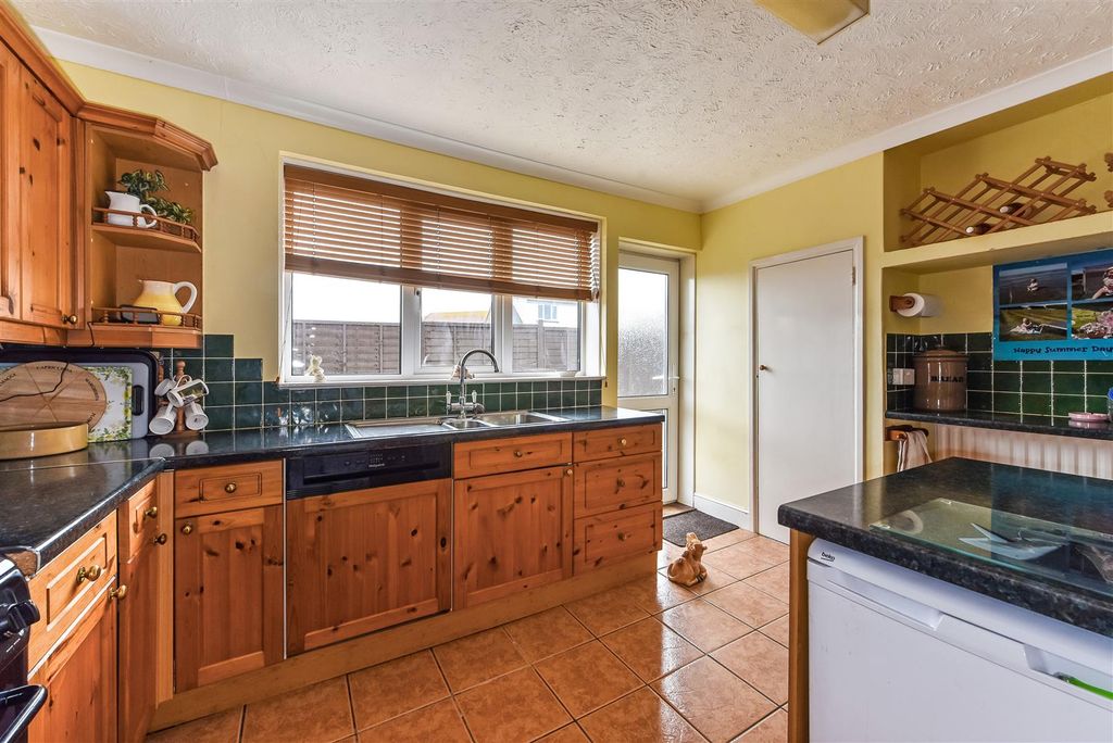 Additional image 15 of 3 bed detached bungalow for saleFarm Road, Bracklesham Bay, Chichester PO20
