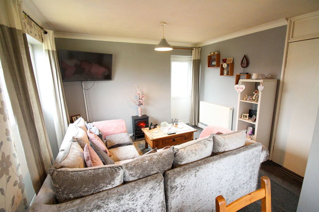Additional image 2 of 2 bed flat for saleHindon Walk, Scunthorpe DN17