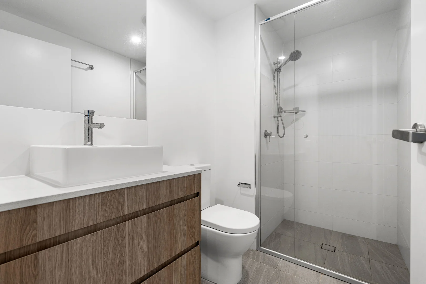 2102/77 Bride Street, Wynnum QLD 4178 photo 4