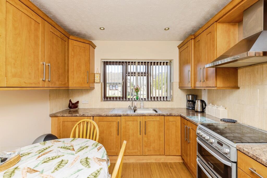 Tanglewood Court, Bradford photo 5