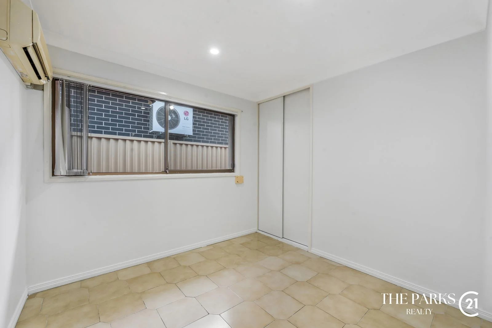 Additional image 12 of 2 Glenfern Crescent, Bossley Park NSW 2176