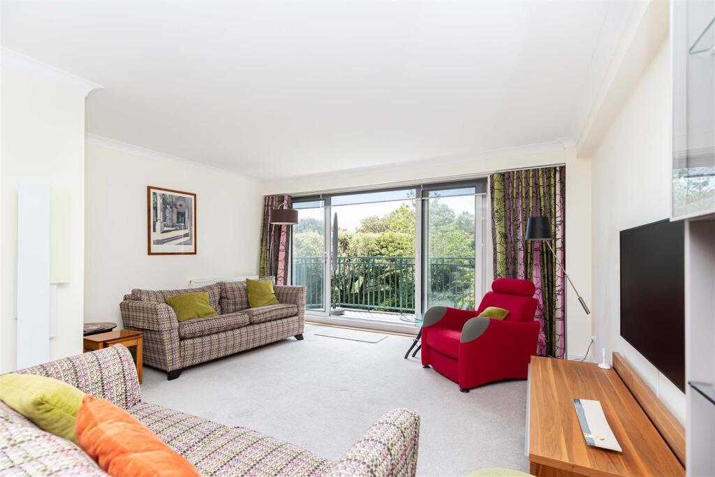 Immaculate, 2 bed in Block 'D', Keverstone Court,