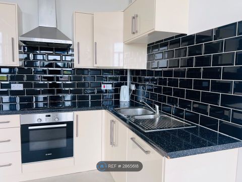 Prestige House, London E17, Studio to rent