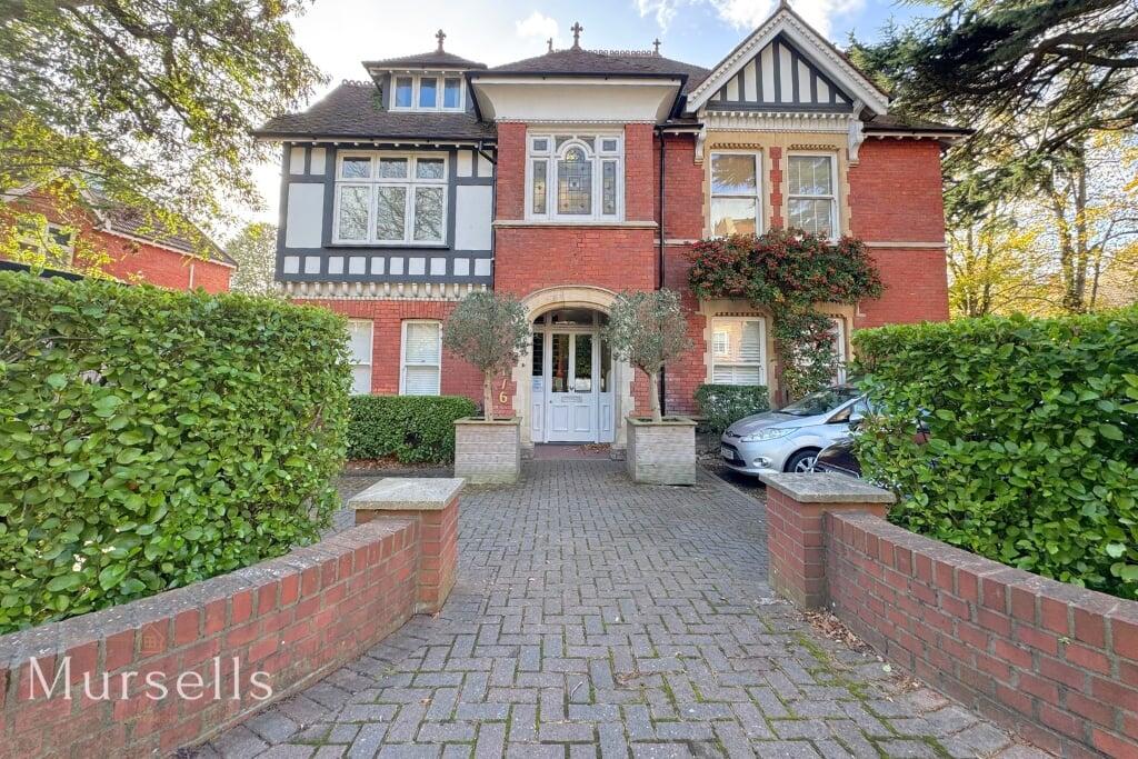 Commercial Road, Poole, BH14