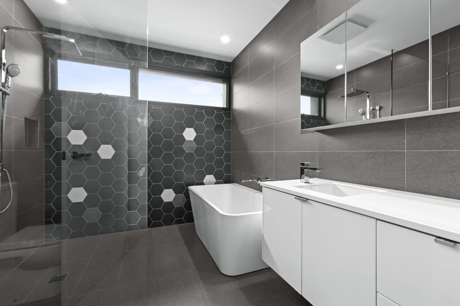 Additional image 8 of 2B Russell Street, Newtown VIC 3220