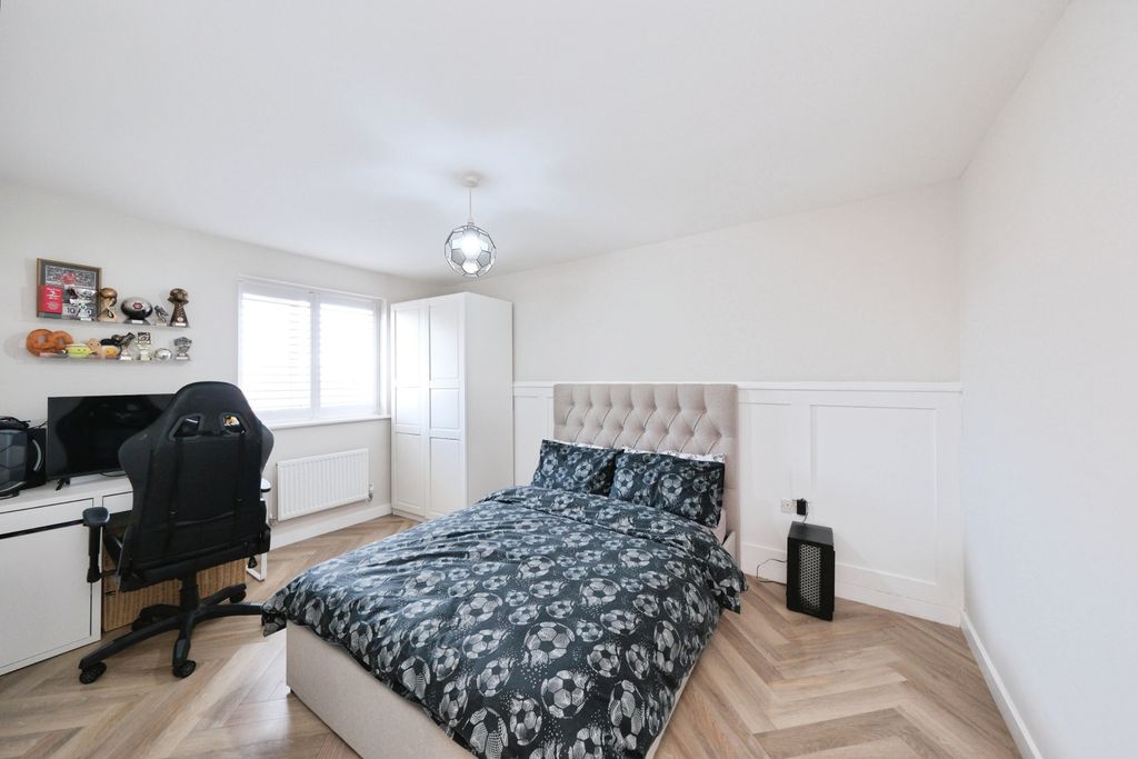 Additional image 12 of 4 bed semi-detached house for salePennington Way, Nottingham NG15